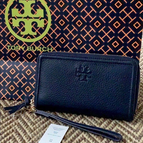 Tory Burch Handbags - NWT last one❤️Tory Burch Smartphone Wristlet